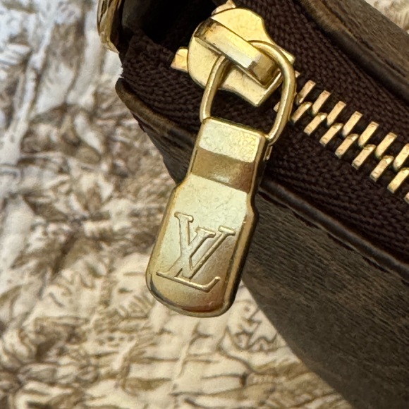 DISCONTINUED 2023 LOUIS VUITTON POCHETTE ACCESSOIRES IN MONOGRAM - Picture 10 of 12